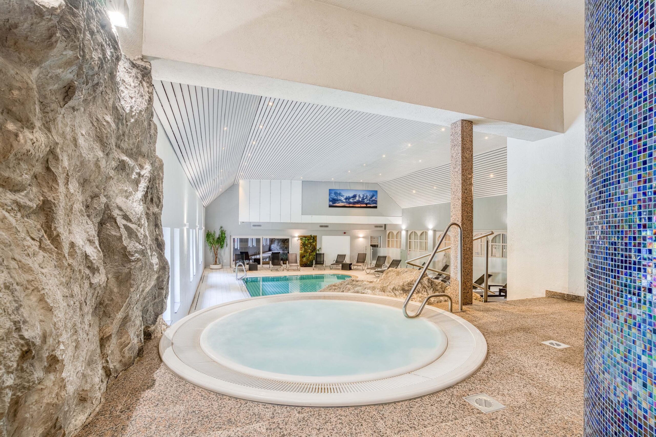 hotel avec spa au luxembourg, piscine chauffée.